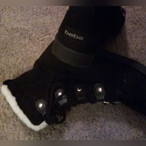 💝 BeBe black lace up boots lined with soft faux fur 10 Retail $100!!